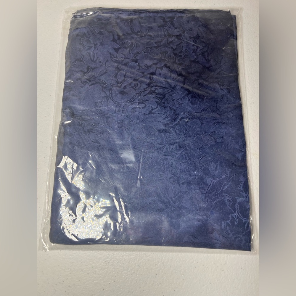 Wyoming Traders Jacquards Silk Scarf Regular 34.5 x 34.5 inches Navy New